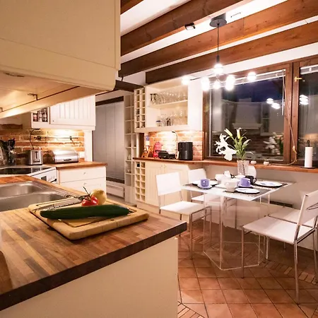 Nyaraló Waterfront Townhouse With Bathtub Sauna,free Parking *