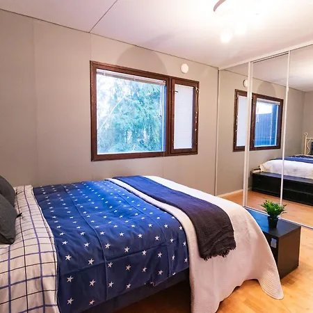 Nyaraló Waterfront Townhouse With Bathtub Sauna,free Parking *