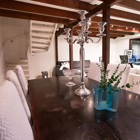 Nyaraló Waterfront Townhouse With Bathtub Sauna,free Parking *
