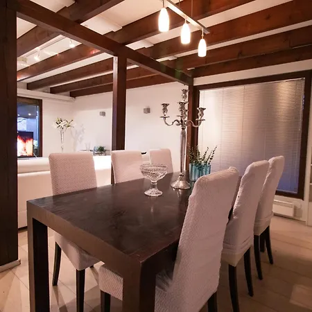 Nyaraló Waterfront Townhouse With Bathtub Sauna,free Parking